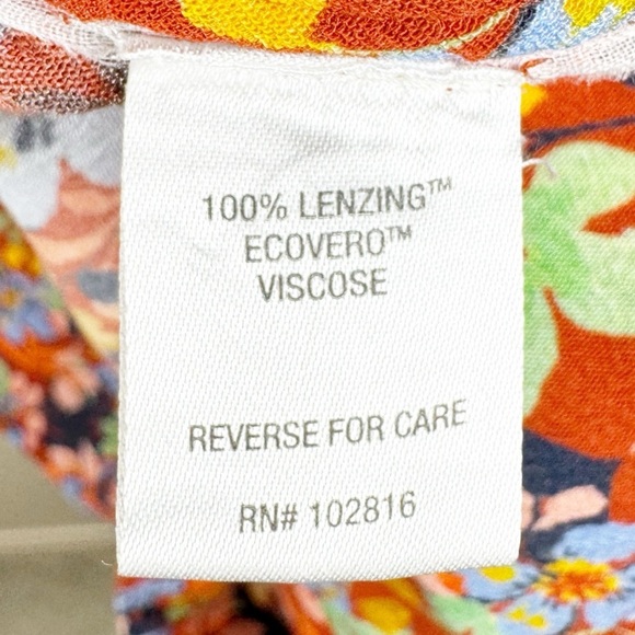 Garnet Hill Dark Floral Lenzing Ecovero Viscose Crop Cap Sleeve VNeck Top - Picture 8 of 9